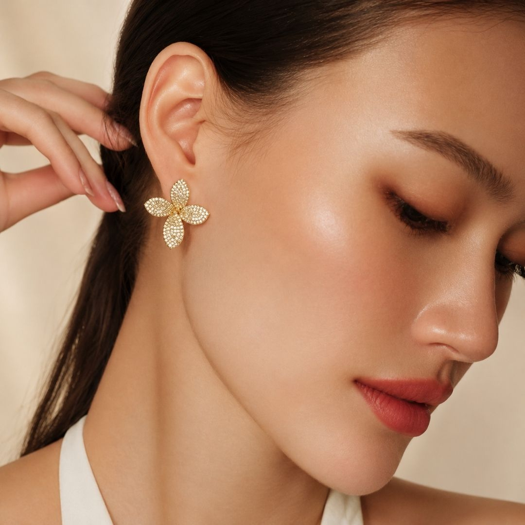 The Aurelia Sun Petals — model close-up