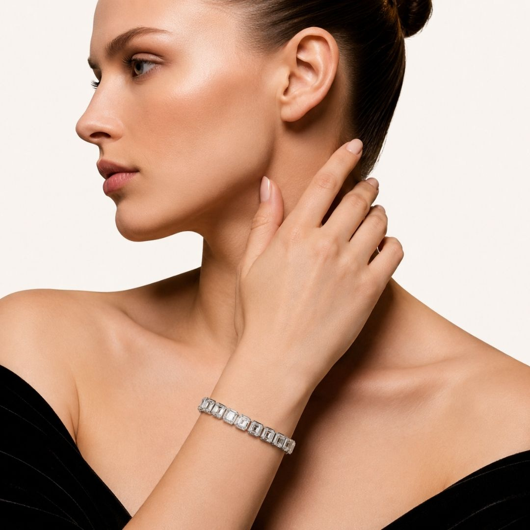 The Baguette Tennis Bracelet — model detail