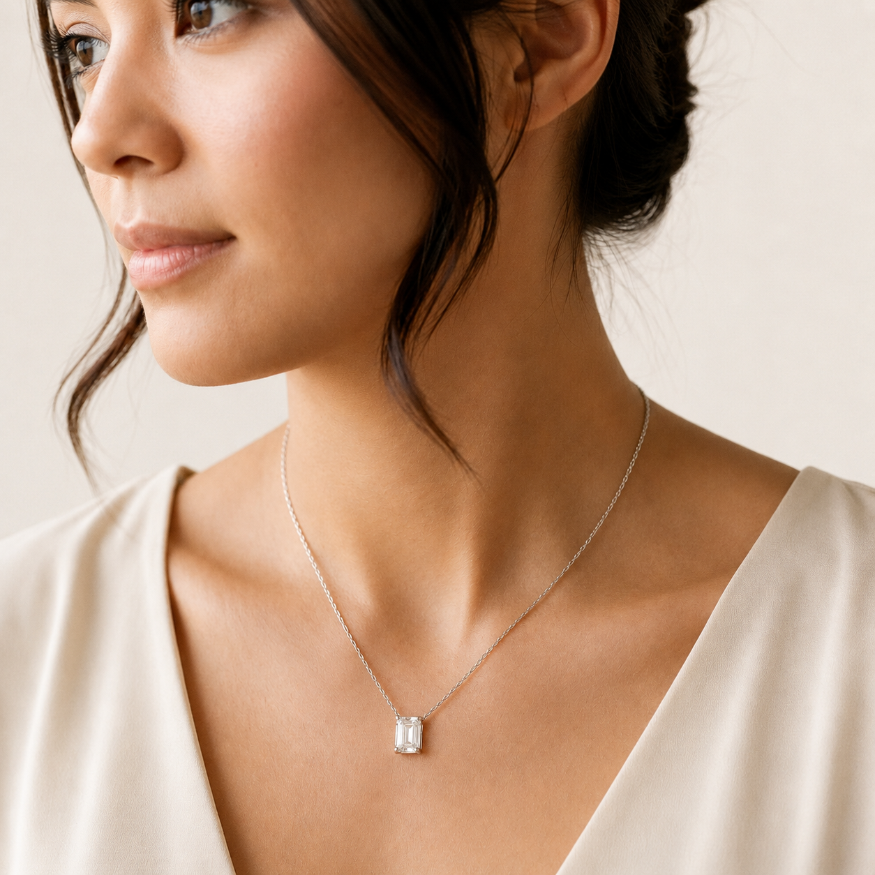 Emerald Solitaire Diamond Necklace