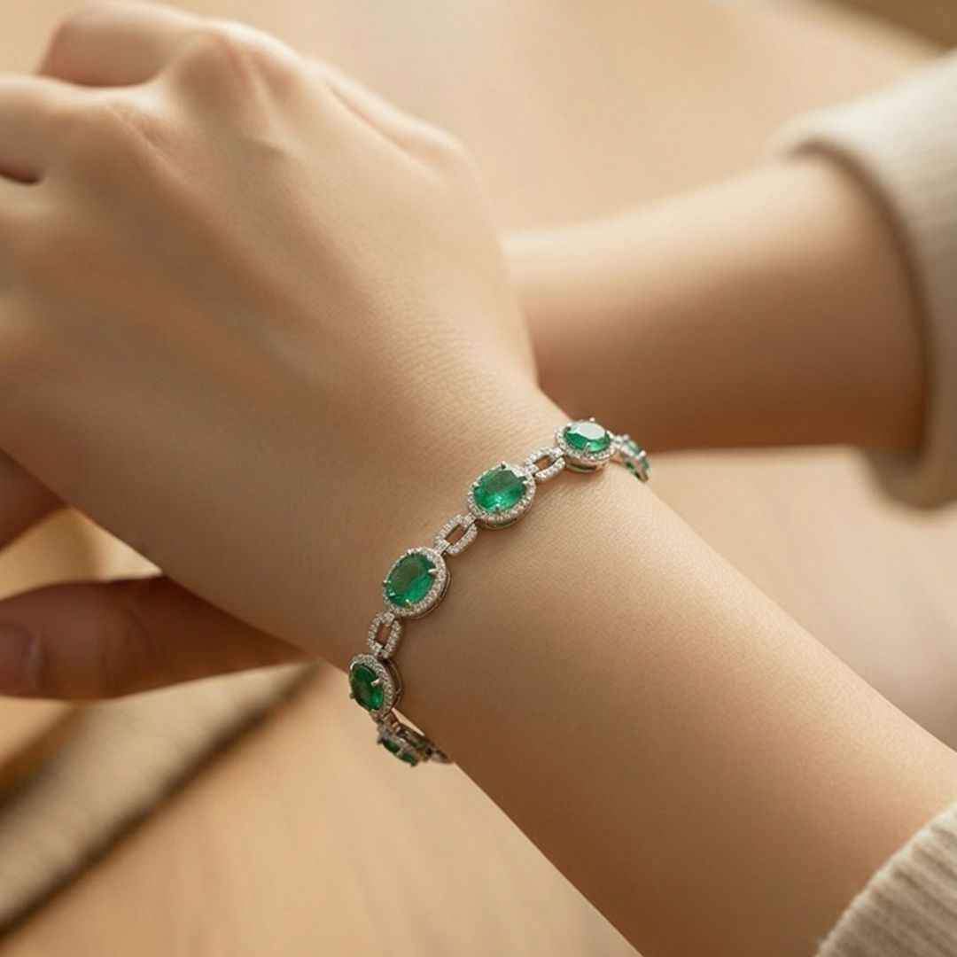 The Oval Emerald Link Bracelet — model view